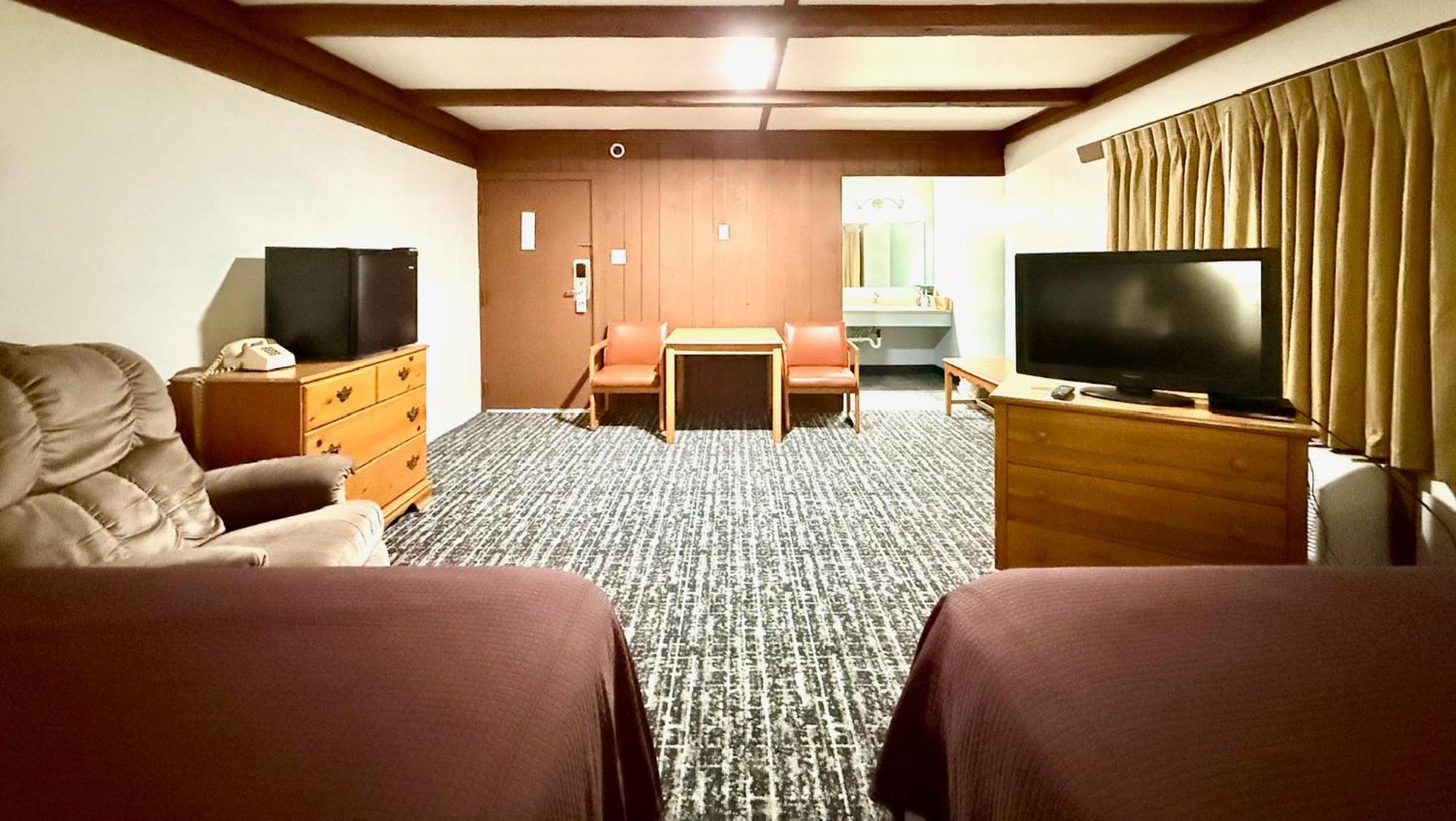 Don Q Inn Dodgeville Extérieur photo