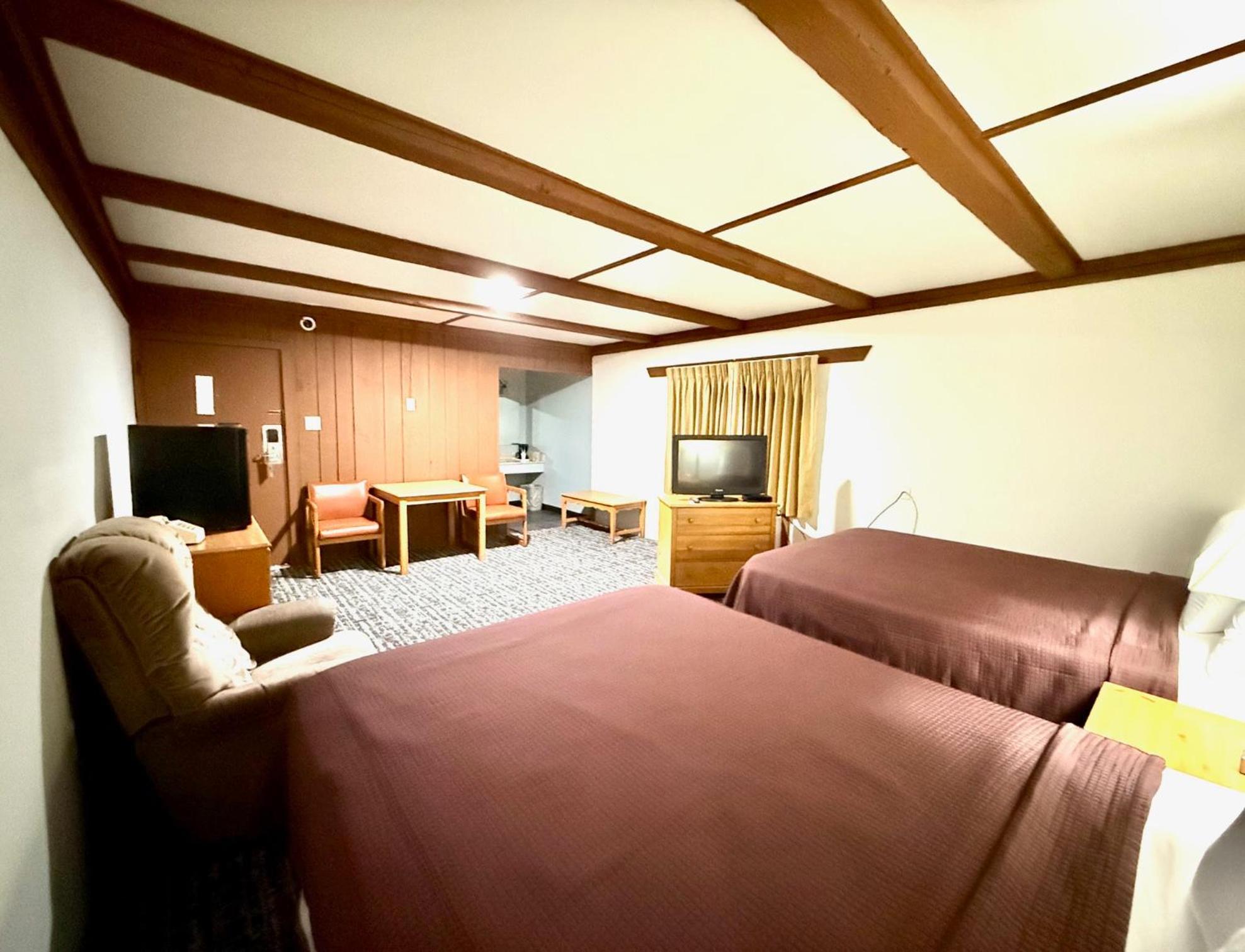 Don Q Inn Dodgeville Extérieur photo