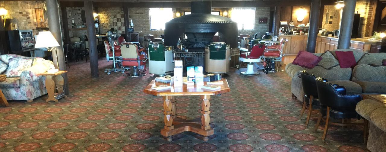 Don Q Inn Dodgeville Extérieur photo